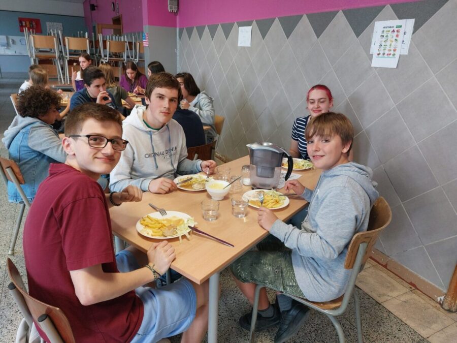 Repas convivial en stage linguistique ABCzaam